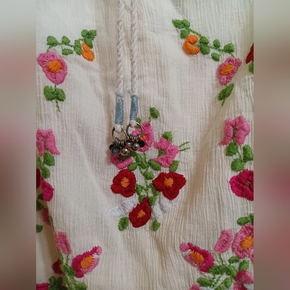 Pura Vida White Dress with Floral Embroidery - Picture 5 of 9